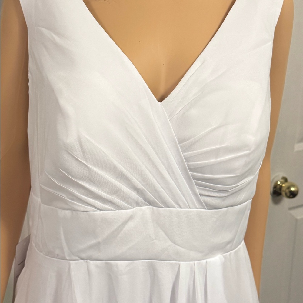 Elegant White Evening Gown - Picture 3 of 5